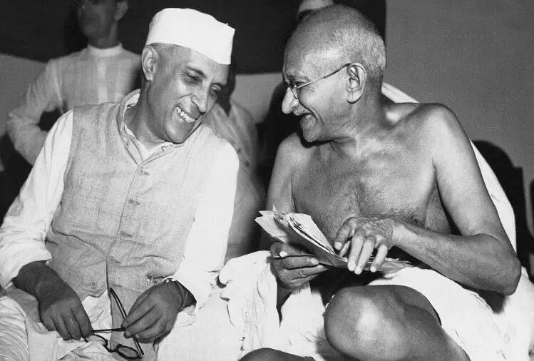 महात्मा गांधी व नेहरू के कैसे थे संबंध?
