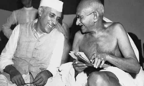 महात्मा गांधी व नेहरू के कैसे थे संबंध?