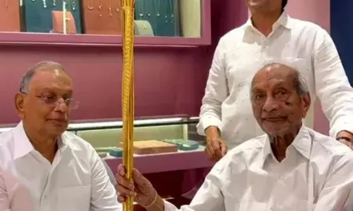 सेंगोल के निर्माता, तमिलनाडु के ज्वैलर परिवार को मिला बड़ा आमंत्रण सेंगोल के निर्माता, तमिलनाडु के ज्वैलर परिवार को मिला बड़ा आमंत्रण
