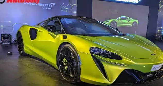 McLaren Artura हाइब्रिड सुपरकार भारत में हुई लॉन्च , जाने इसकी कीमत