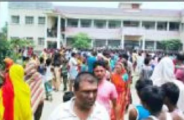 बिहार के सरकारी मिडिल स्कूल में मिड डे मील में मिला सांप, कम से कम 110 छात्र अस्पताल में भर्ती