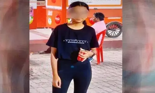 सनबीम छात्रा हत्याकांड: जहां रोज गूंजती थी बिटिया की चहक, वहां अब सिसकियां ही सिसकियां सनबीम छात्रा हत्याकांड: जहां रोज गूंजती थी बिटिया की चहक, वहां अब सिसकियां ही सिसकियां