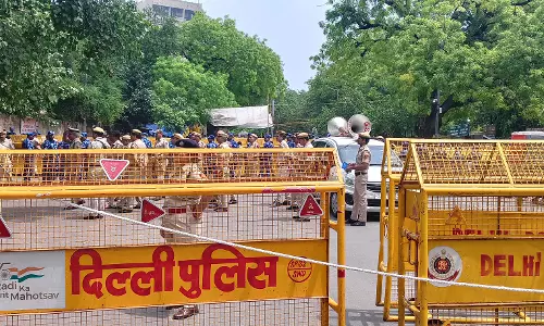 Mahapanchayat : पहलवानों की महापंचायत पर पुलिस अलर्ट, दिल्ली में 2 मेट्रो स्टेशन बंद, सभी बॉर्डर पर भारी सुरक्षा, किसान नेता नजर बंद Mahapanchayat : पहलवानों की महापंचायत पर पुलिस अलर्ट, दिल्ली में 2 मेट्रो स्टेशन बंद, सभी बॉर्डर पर भारी सुरक्षा, किसान नेता नजर बंद