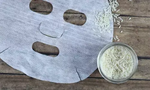 Youthful Skin: अगर आप भी चाहते हैं यूथ full skin तो घर पर ही बनाएं राइस वॉटर शीट मस्क दिखेंगी जवां Youthful Skin: अगर आप भी चाहते हैं यूथ full skin तो घर पर ही बनाएं राइस वॉटर शीट मस्क दिखेंगी जवां