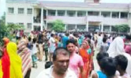 बिहार के सरकारी मिडिल स्कूल में मिड डे मील में मिला सांप, कम से कम 110 छात्र अस्पताल में भर्ती बिहार के सरकारी मिडिल स्कूल में मिड डे मील में मिला सांप, कम से कम 110 छात्र अस्पताल में भर्ती