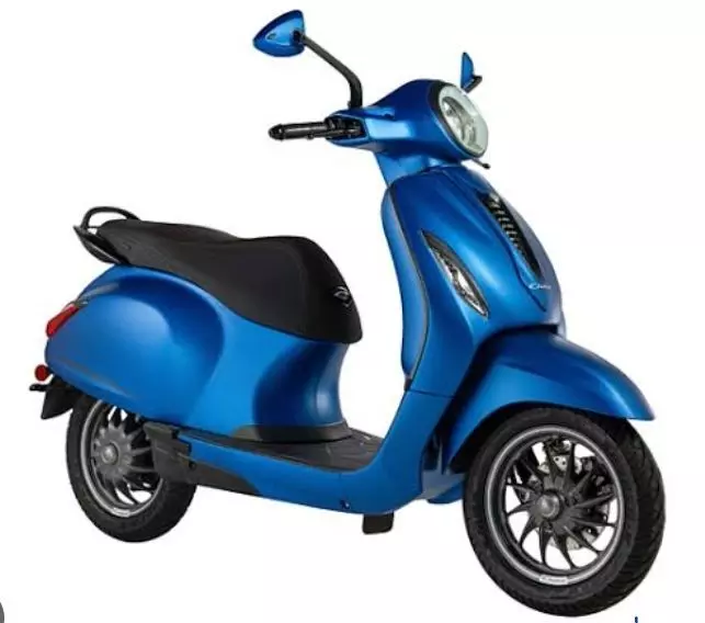 Bajaj Chetak electric Scooter:जाने चेतक और चेतक प्रीमियम एडिशन में कौन सा है बेहतर स्कूटर ??दोनों में क्या है फर्क!!