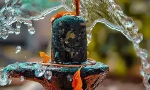 Shivling jalabhishek Niyam: क्या आपको पता है कि शिवलिंग पर जल चढ़ाते समय रखना चाहिए इस दिशा का ध्यान