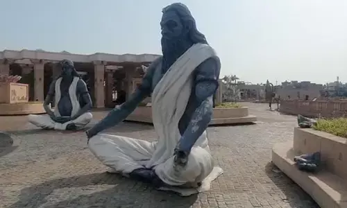 आंधी के बाद महाकाल लोक कॉरिडोर में 2 की मौत, मूर्तियां क्षतिग्रस्त आंधी के बाद महाकाल लोक कॉरिडोर में 2 की मौत, मूर्तियां क्षतिग्रस्त