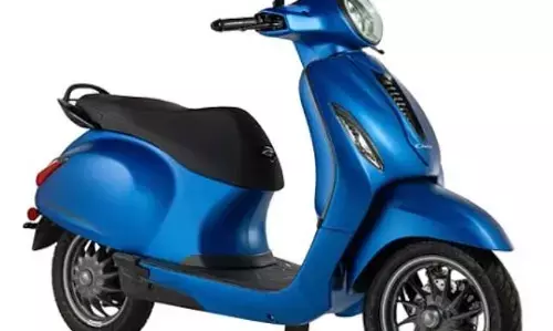 Bajaj Chetak electric Scooter:जाने चेतक और चेतक प्रीमियम एडिशन में कौन सा है बेहतर स्कूटर ??दोनों में क्या है फर्क!! Bajaj Chetak electric Scooter:जाने चेतक और चेतक प्रीमियम एडिशन में कौन सा है बेहतर स्कूटर ??दोनों में क्या है फर्क!!