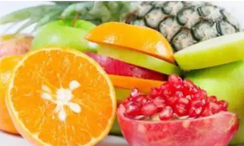 गर्मियों में खुद को हाइड्रेटेड रखने के लिए खाएं पोषक तत्वों से भरपूर ये फल गर्मियों में खुद को हाइड्रेटेड रखने के लिए खाएं पोषक तत्वों से भरपूर ये फल