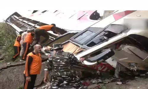 अमृतसर से जम्मू जा रही है बस में हुआ बड़ा हादसा, 75 में से 10 लोगों की हो गई मौत