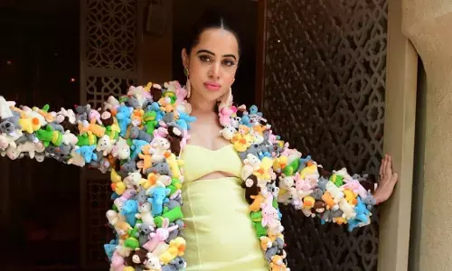 Urfi Javed Sexy Video: Urfi Javed ने पहना बच्चों के सॉफ्ट टॉयज से बना हुआ जैकैट, अतरंगी Video देख यूजर्स ने दी प्रतिक्रिया Urfi Javed Sexy Video: Urfi Javed ने पहना बच्चों के सॉफ्ट टॉयज से बना हुआ जैकैट, अतरंगी Video देख यूजर्स ने दी प्रतिक्रिया