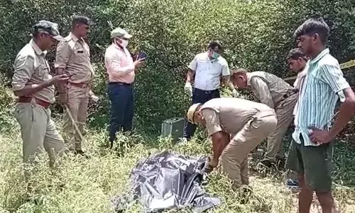 यूपी में रिश्तेदारी गए युवक की हत्या कर पेड़ से बांध दिया शव, प्रेम प्रपंच के चलते युवक की हत्या करने की गांव में हो रही चर्चा