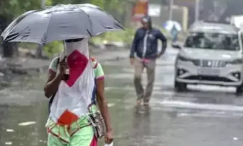 अनिश्चित मौसम में वेदरप्रूफ हेल्थ केयर: ये उपाय आपकी स्वास्थ्य स्थिति को और भी बेहतर बनाते हैं अनिश्चित मौसम में वेदरप्रूफ हेल्थ केयर: ये उपाय आपकी स्वास्थ्य स्थिति को और भी बेहतर बनाते हैं