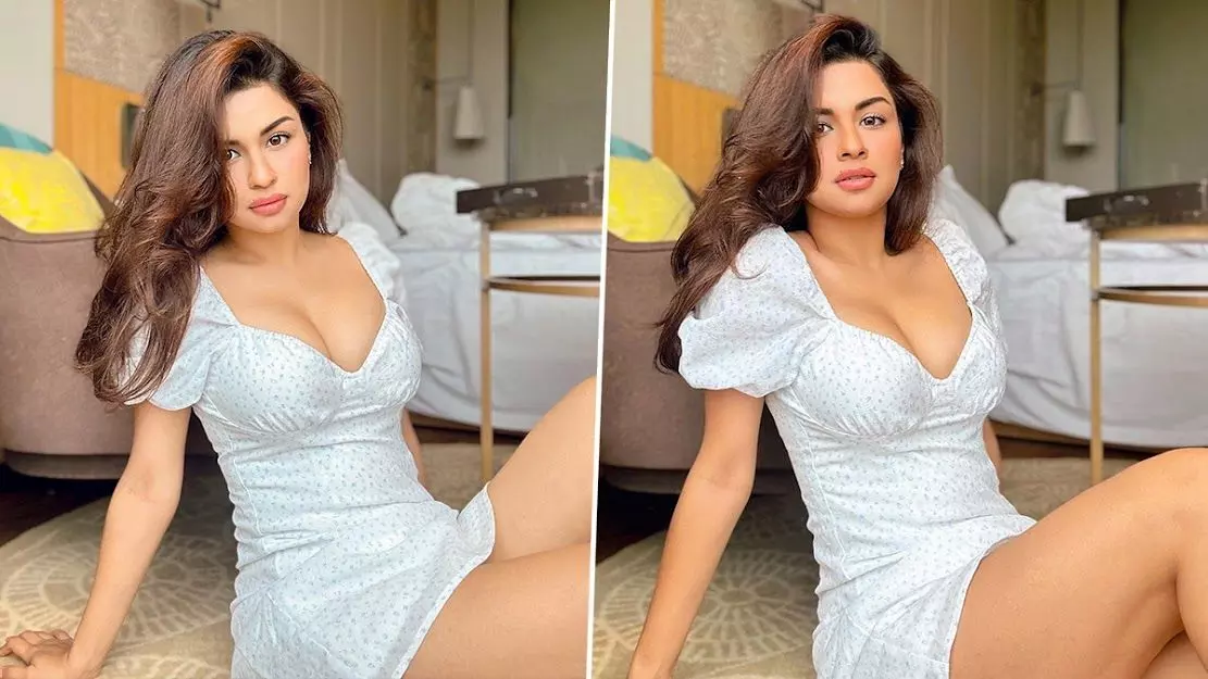 Avneet Kaur Sexy Photo Video: अवनीत कौर ने फ्लॉन्ट किया सेक्सी फिगर, एक्ट्रेस की कातिल अदाए मोह लेंगी आपका दिल