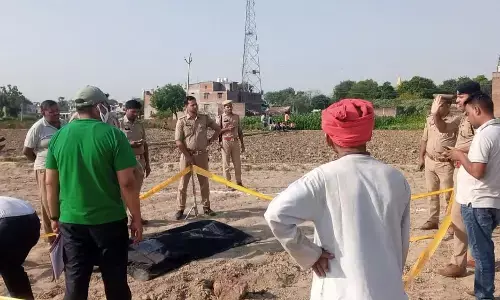 BIG NEWS: खेत में मिला युवक का रक्तरंजित शव