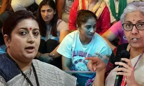 Wrestlers Protest: मोदी की महिला मंत्री क्यों चुप हैं? सुषमा स्वराज होतीं तो क्या पहलवानों पर चुप रहतीं? Wrestlers Protest: मोदी की महिला मंत्री क्यों चुप हैं? सुषमा स्वराज होतीं तो क्या पहलवानों पर चुप रहतीं?