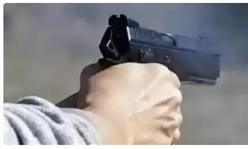 आईपीएल मैच देखने को लेकर विवाद,बुजुर्ग ने पत्नी, बेटी पर चलाई गोलियां, किया गया गिरफ्तार आईपीएल मैच देखने को लेकर विवाद,बुजुर्ग ने पत्नी, बेटी पर चलाई गोलियां, किया गया गिरफ्तार