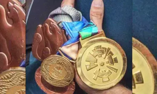 किसान नेता ने पहलवानों को गंगा में पदक विसर्जित करने से रोका, सरकार को दिया पांच दिन का अल्टीमेटम किसान नेता ने पहलवानों को गंगा में पदक विसर्जित करने से रोका, सरकार को दिया पांच दिन का अल्टीमेटम