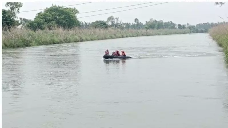 मौज मस्ती करने गया युवक नहर के तेज वहाब में बह गया, परिजनों का रो रोकर हुआ बुरा हाल