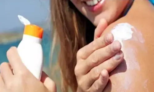 चिलचिलाती गर्मी में अपनी त्वचा की देखभाल करें: इन टिप्स और ट्रिक्स की मदद से