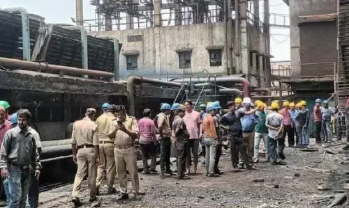 पिघला हुआ लोहा गिरने से गंभीर रूप से झुलसे 17 लोगों में से दो की हो गई मौत