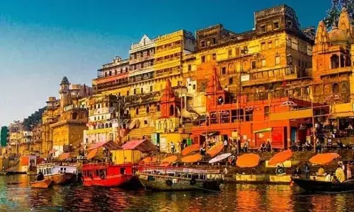 चलिए हमारे साथ दुनिया के सबसे प्राचीन और पवित्र शहर वाराणसी की यात्रा करने चलिए हमारे साथ दुनिया के सबसे प्राचीन और पवित्र शहर वाराणसी की यात्रा करने