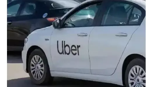 Uber Taxi:  ट्रांसपोर्ट डिपार्टमेंट एक्शन में आया!! जब उबर टैक्सी ने वसूला 4,000 रुपये किराया, Uber Taxi:  ट्रांसपोर्ट डिपार्टमेंट एक्शन में आया!! जब उबर टैक्सी ने वसूला 4,000 रुपये किराया,