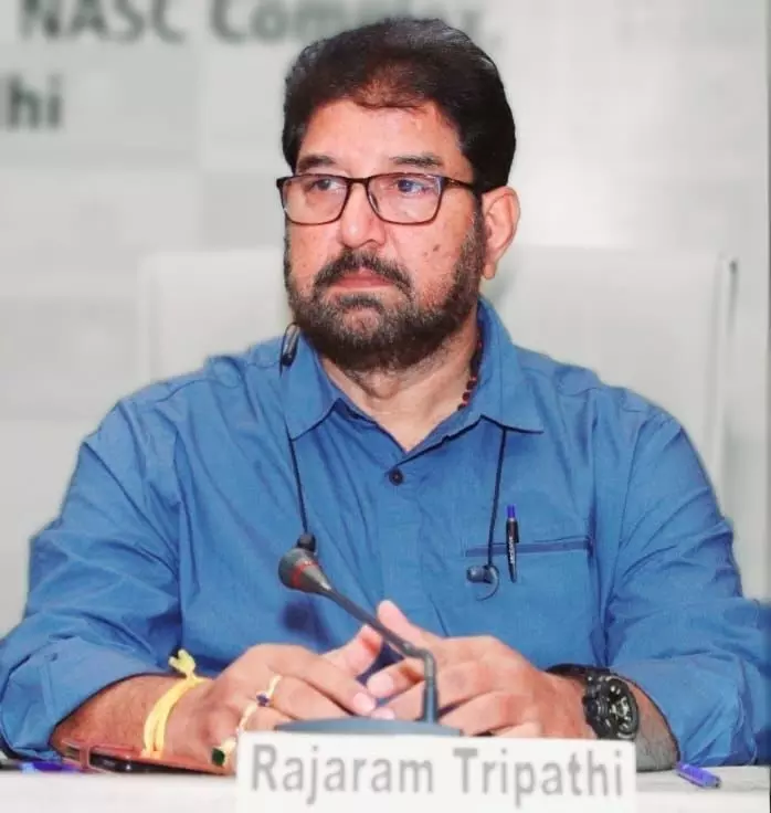 अनुदेशक और शिक्षामित्र हैं किसानों के बेटे, इन्हें अनाथ समझने से बाज आए सरकार : डॉ राजाराम त्रिपाठी अनुदेशक और शिक्षामित्र हैं किसानों के बेटे, इन्हें अनाथ समझने से बाज आए सरकार : डॉ राजाराम त्रिपाठी