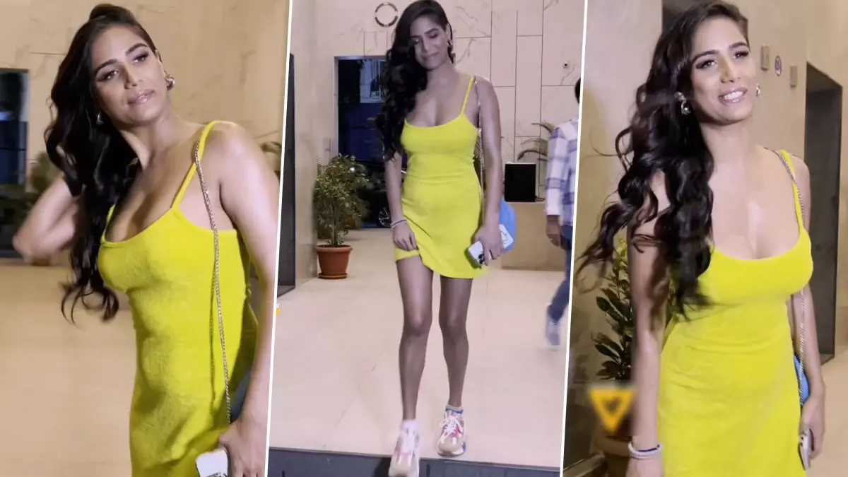 Poonam Pandey Sexy Video: पूनम पांडे की सेक्सी वीडियो सोशल मीडिया पर वायरल, फैंस कर रहे हैं तारीफ Poonam Pandey Sexy Video: पूनम पांडे की सेक्सी वीडियो सोशल मीडिया पर वायरल, फैंस कर रहे हैं तारीफ