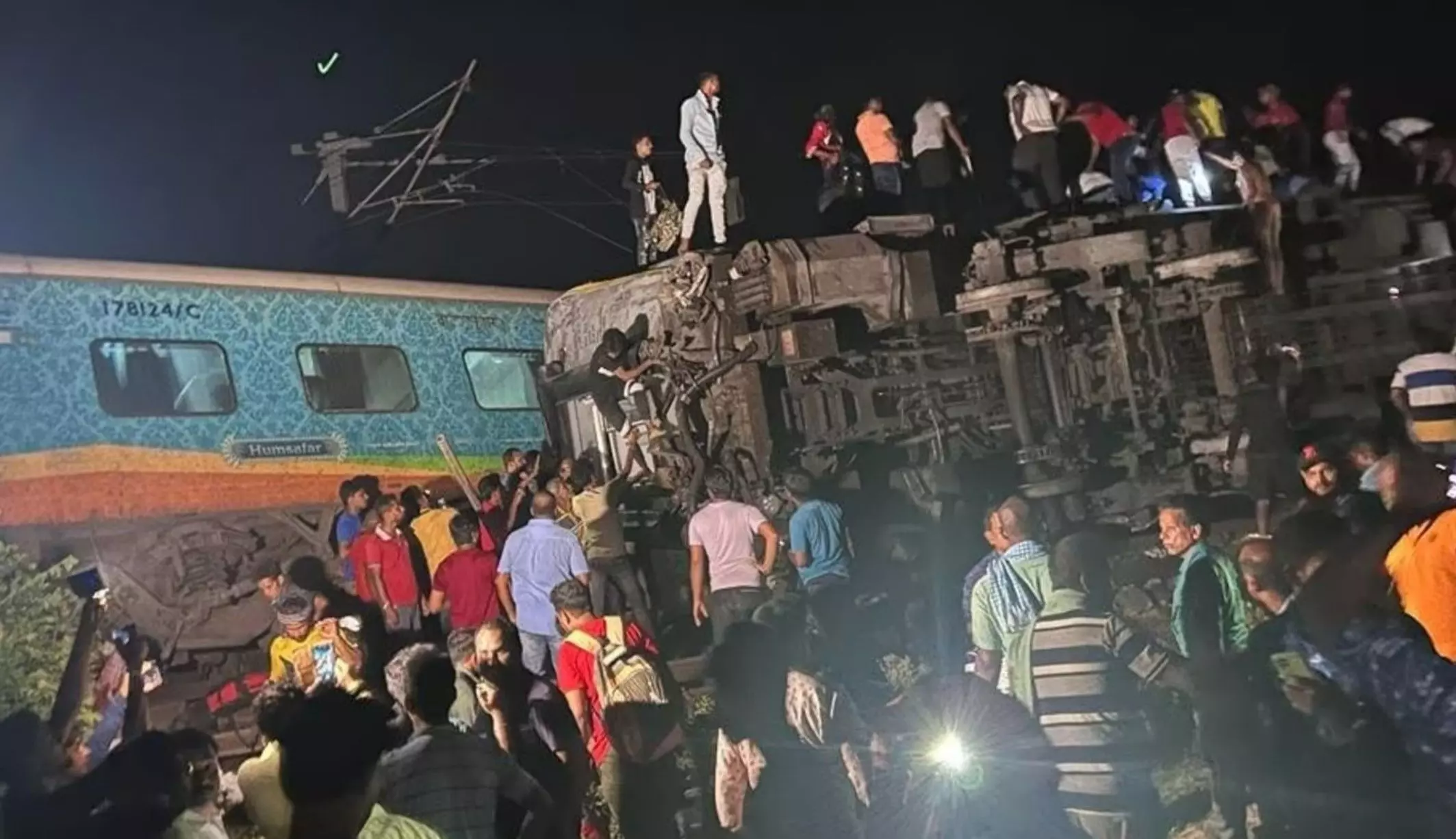 बड़ा ट्रेन हादसा: 60 की मौत 350 से अधिक घायल, मालगाड़ी-एक्सप्रेस आपस में टकराईं बड़ा ट्रेन हादसा: 60 की मौत 350 से अधिक घायल, मालगाड़ी-एक्सप्रेस आपस में टकराईं