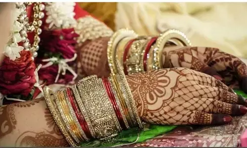 рдЖрдЧрд░рд╛ рд╕реЗ рдЖрдпрд╛ рдПрдХ рд╢рд░реНрдордирд╛рдХ рдорд╛рдорд▓рд╛ ,рджреЗрдЦрд┐рдП рджрд╣реЗрдЬ рдХреЗ рд▓рд╛рд▓рдЪ рдореЗрдВ рджреБрд▓реНрд╣рди рдХреЗ рд╕рд╛рде рдХрд┐рдпрд╛ рдХреИрд╕рд╛ рдХрд╛рдо? рдЖрдЧрд░рд╛ рд╕реЗ рдЖрдпрд╛ рдПрдХ рд╢рд░реНрдордирд╛рдХ рдорд╛рдорд▓рд╛ ,рджреЗрдЦрд┐рдП рджрд╣реЗрдЬ рдХреЗ рд▓рд╛рд▓рдЪ рдореЗрдВ рджреБрд▓реНрд╣рди рдХреЗ рд╕рд╛рде рдХрд┐рдпрд╛ рдХреИрд╕рд╛ рдХрд╛рдо?