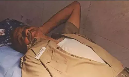 दिल्ली में बदमाशों ने पुलिस अधिकारी पर किया चाकू से हमला अस्पताल में कराया गया भर्ती दिल्ली में बदमाशों ने पुलिस अधिकारी पर किया चाकू से हमला अस्पताल में कराया गया भर्ती