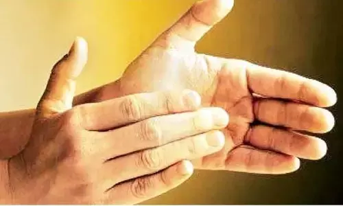 क्या आपको पता है कि भजन और कीर्तन में क्यों बजाई जाती है ताली? कैसे हुई इसकी शुरुआत?? क्या आपको पता है कि भजन और कीर्तन में क्यों बजाई जाती है ताली? कैसे हुई इसकी शुरुआत??