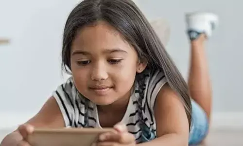 बढ़ते हुए बच्चों के लिए मोबाइल यूज है कितना खतरनाक? जाने! बढ़ते हुए बच्चों के लिए मोबाइल यूज है कितना खतरनाक? जाने!