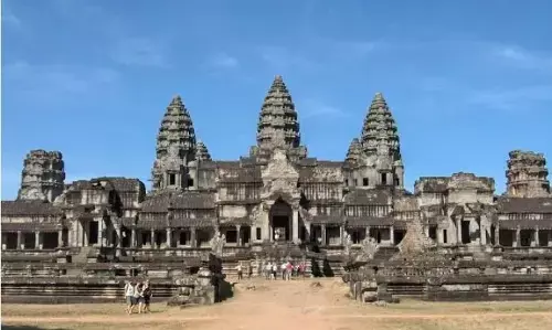 क्या आप जानते हैं कि सबसे बड़ा हिंदू मंदिर भारत की सीमा के पार है क्या आप जानते हैं कि सबसे बड़ा हिंदू मंदिर भारत की सीमा के पार है