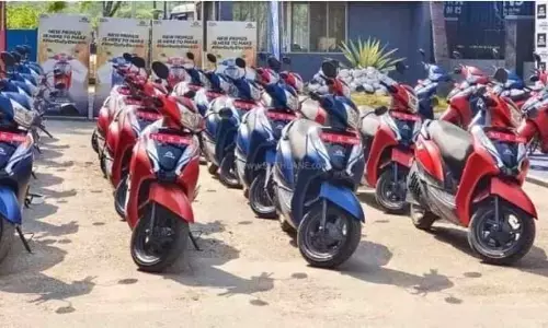 जानिए एम्पीयर इलेक्ट्रिक स्कूटर की कीमतों में क्यों हुई है बढ़ोतरी जानिए एम्पीयर इलेक्ट्रिक स्कूटर की कीमतों में क्यों हुई है बढ़ोतरी