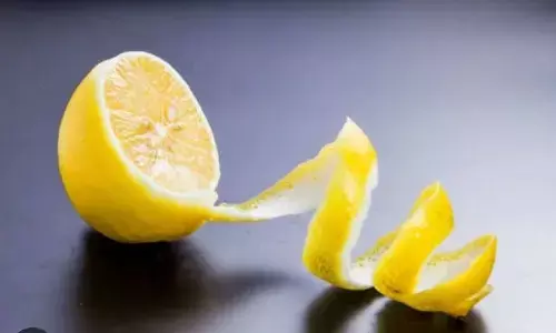 Lemon Peel: नींबू के छिलकों का यह इस्तेमाल जानकर हैरान हो जाएंगे आप, आगे से कभी नहीं फेकेंगे नींबू के छिलके Lemon Peel: नींबू के छिलकों का यह इस्तेमाल जानकर हैरान हो जाएंगे आप, आगे से कभी नहीं फेकेंगे नींबू के छिलके