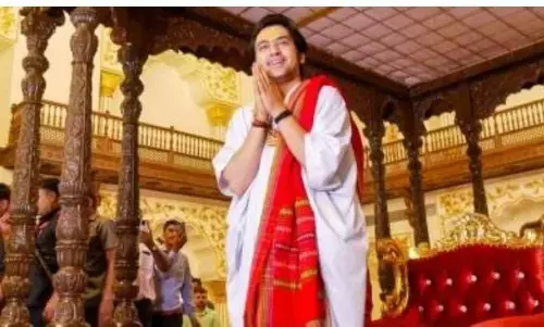 10 रुपये की राजनीति के लिए करोड़ों की आध्यात्मिकता किसने छोड़ी: गुरु धीरेंद्र शास्त्री 10 रुपये की राजनीति के लिए करोड़ों की आध्यात्मिकता किसने छोड़ी: गुरु धीरेंद्र शास्त्री