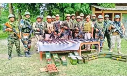 मणिपुर में फिर से हुई भारी गोलाबारी, कई लोग हुए घायल मणिपुर में फिर से हुई भारी गोलाबारी, कई लोग हुए घायल