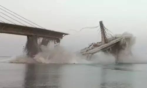 Bihar Bridge Collapse : बिहार में पुल गिरा, देखते ही देखते गंगा में समा गया अगुवानी-सुल्तानगंज ब्रिज Bihar Bridge Collapse : बिहार में पुल गिरा, देखते ही देखते गंगा में समा गया अगुवानी-सुल्तानगंज ब्रिज