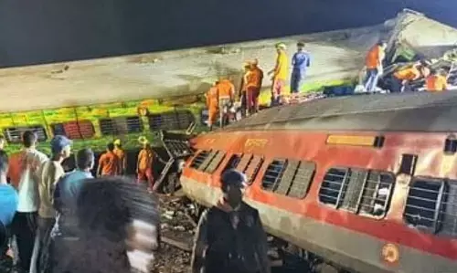 रेल मंत्री अश्विनी वैष्णव ने कहा है कि ट्रिपल ट्रेन हादसे की होगी सीबीआई जांच रेल मंत्री अश्विनी वैष्णव ने कहा है कि ट्रिपल ट्रेन हादसे की होगी सीबीआई जांच