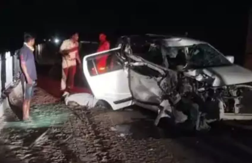 Ayodhya News : अयोध्या में ट्रक ने कार मारी टक्कर, दो लोगों की मौत
