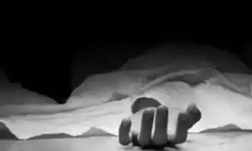द्वारका एक्सप्रेसवे पर गलत साइड से आ रही कार ने बाइक को मारी टक्कर,एक व्यक्ति की मौत, एक घायल द्वारका एक्सप्रेसवे पर गलत साइड से आ रही कार ने बाइक को मारी टक्कर,एक व्यक्ति की मौत, एक घायल