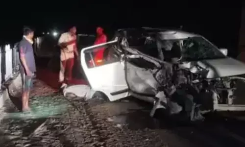 Ayodhya News : अयोध्या में ट्रक ने कार मारी टक्कर, दो लोगों की मौत