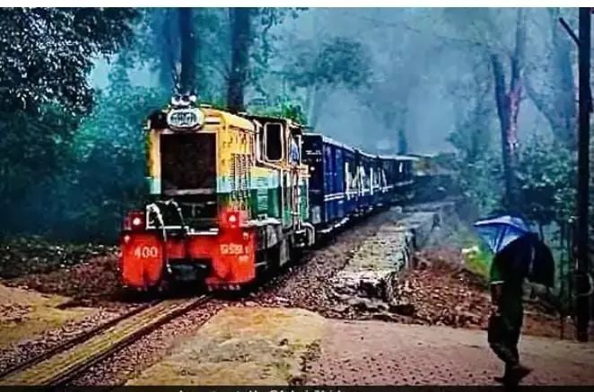 महाराष्ट्र की टॉय ट्रेन पटरी से उतरी, सभी यात्री सुरक्षित महाराष्ट्र की टॉय ट्रेन पटरी से उतरी, सभी यात्री सुरक्षित