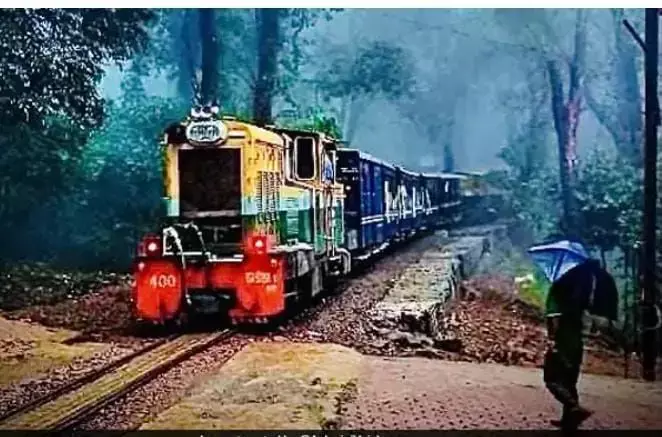 महाराष्ट्र की टॉय ट्रेन पटरी से उतरी, सभी यात्री सुरक्षित