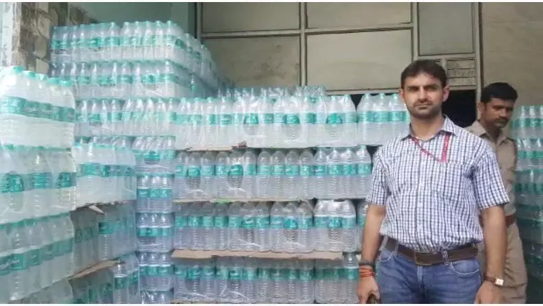 गाजियाबाद में बोतलबंद पानी की अवैध फैक्ट्री पकड़ी गई,  सिग्नेचर ब्रांड का 36000 लीटर पानी