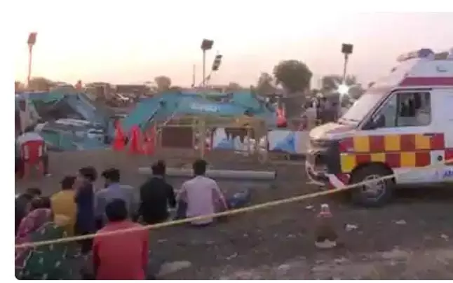 मध्यप्रदेश में 300 फीट गहरे बोरवेल में गिरी 2.5 साल की बच्ची बचाव कार्य जारी! मध्यप्रदेश में 300 फीट गहरे बोरवेल में गिरी 2.5 साल की बच्ची बचाव कार्य जारी!