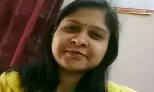 दिनदहाड़े सिर में गोली लगते ही जमीन पर ढेर हुई महिला अधिवक्ता